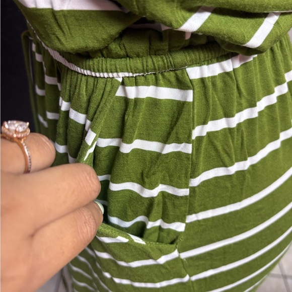 Green and White Sheath Midi Dress with Crew Neck - Picture 3 of 9